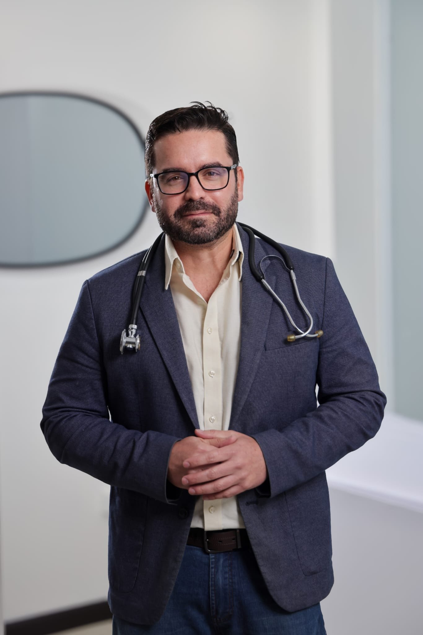 Dr. Luis Martinez